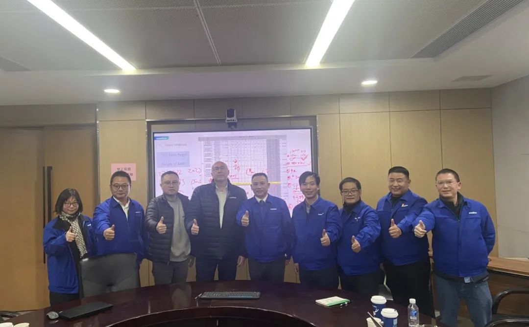 吹响复工“冲锋号”，，，，，全力冲刺“开门红”！恒峰g22智能高空机械复工复产举行时