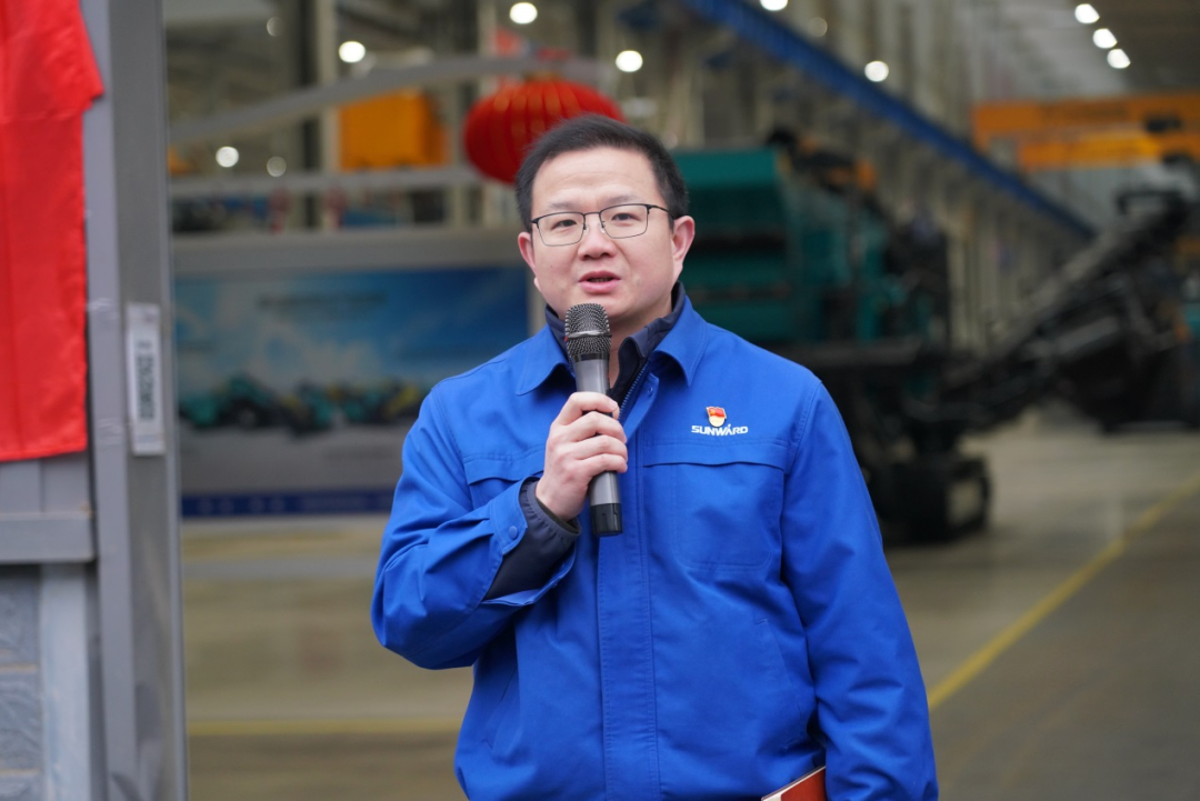 “持证上岗，，，，，，成为破碎筛分装备的好管家！”