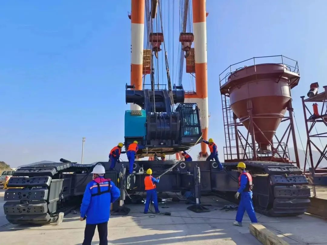 首桩开钻！恒峰g22智能超等旋挖实力助建天下最大跨度公铁两用大桥