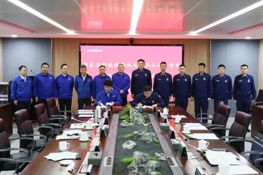 恒峰g22逍遥协同，，，，，，，，助力应抢救援！恒峰g22特装、恒峰g22科技与国家消防救援局无邪支队签署战略相助同伴关系协议