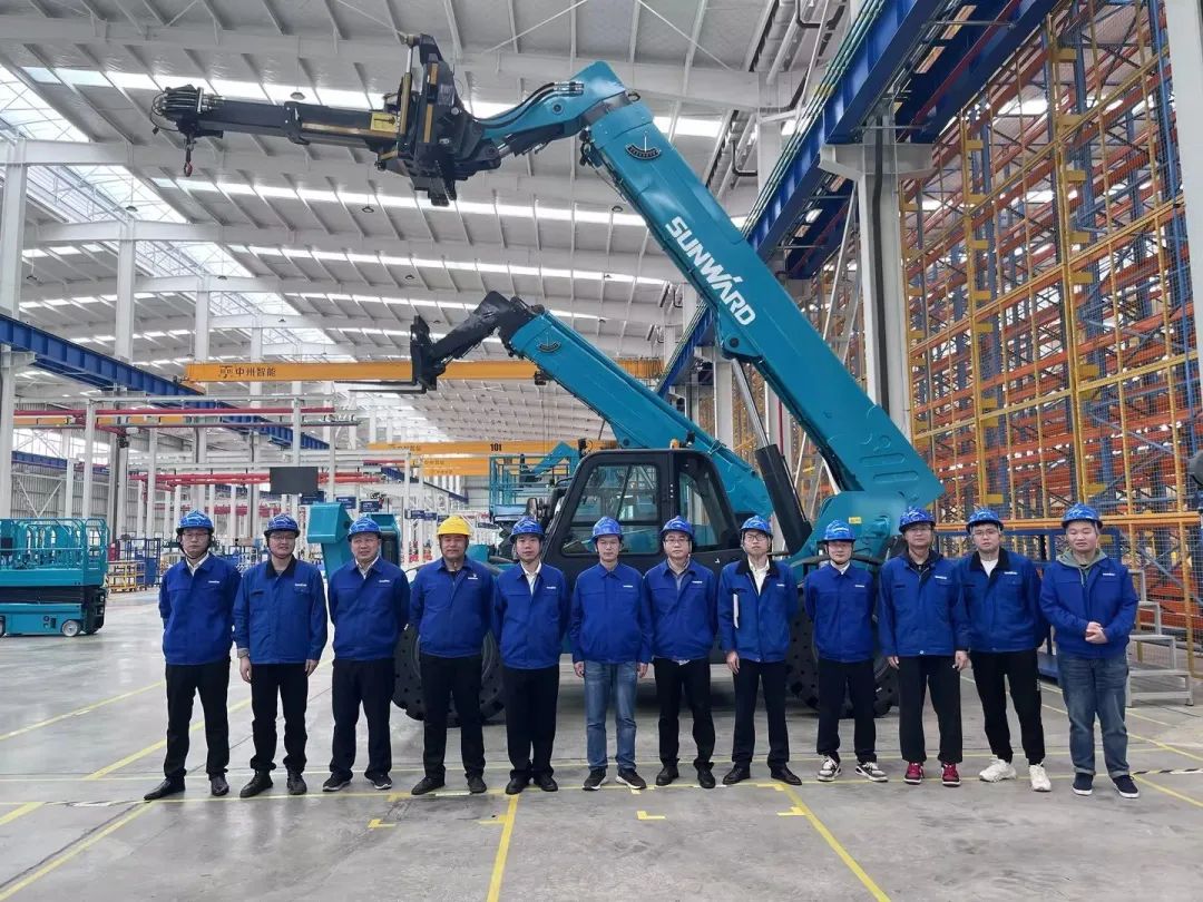 独家定制！恒峰g22智能油缸替换机械人顺遂下线