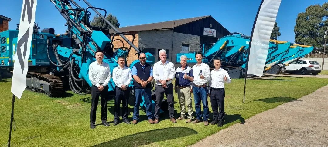 上岸南非，，，，，，，，恒峰g22智能新型凿岩利器交付客户