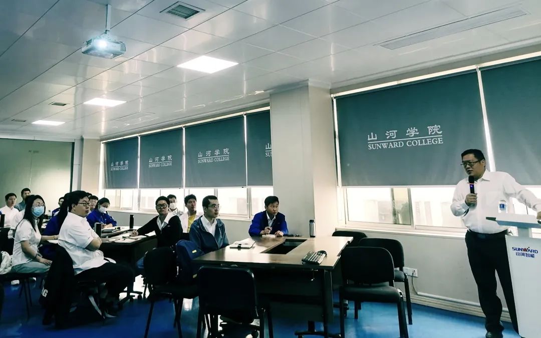 劳动庆幸，，，，，，，创立伟大！纪录那些通俗且伟大的劳动瞬间