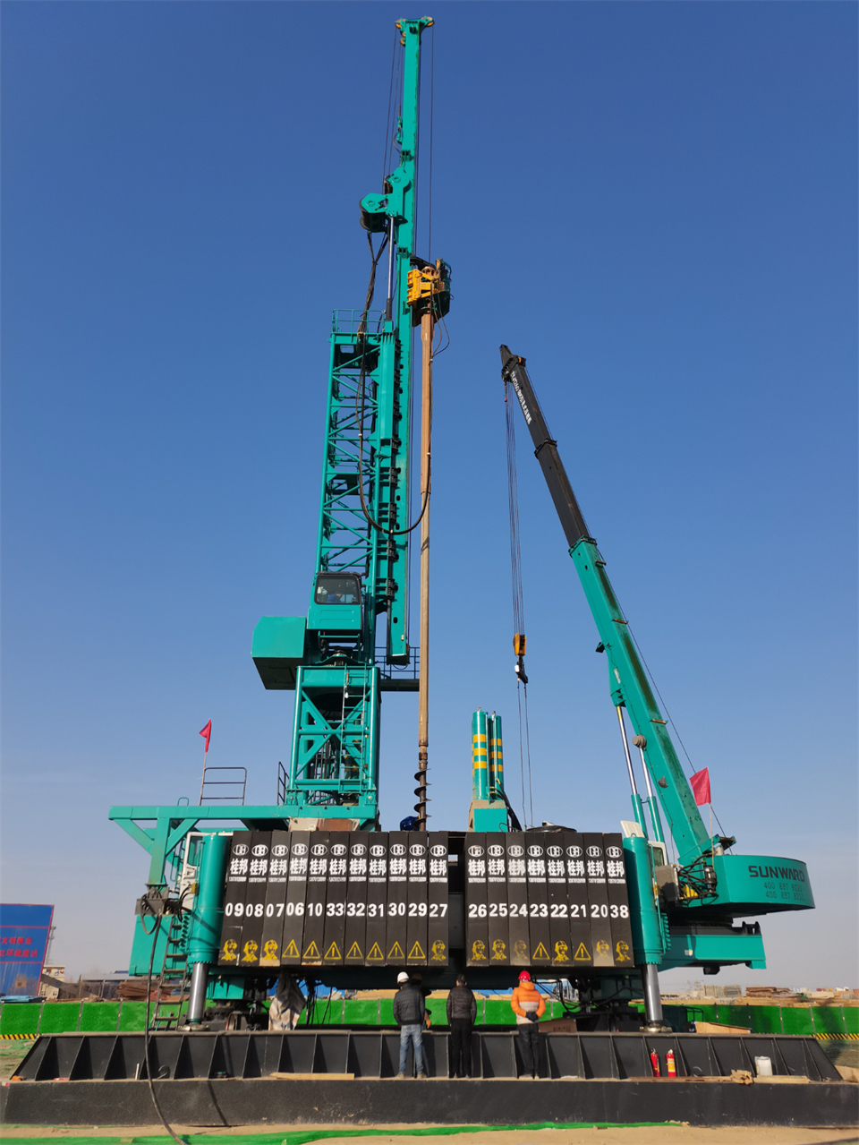 两项单冠，，，，，，行业唯一！恒峰g22智能两款桩工产品同获制造业单项冠军