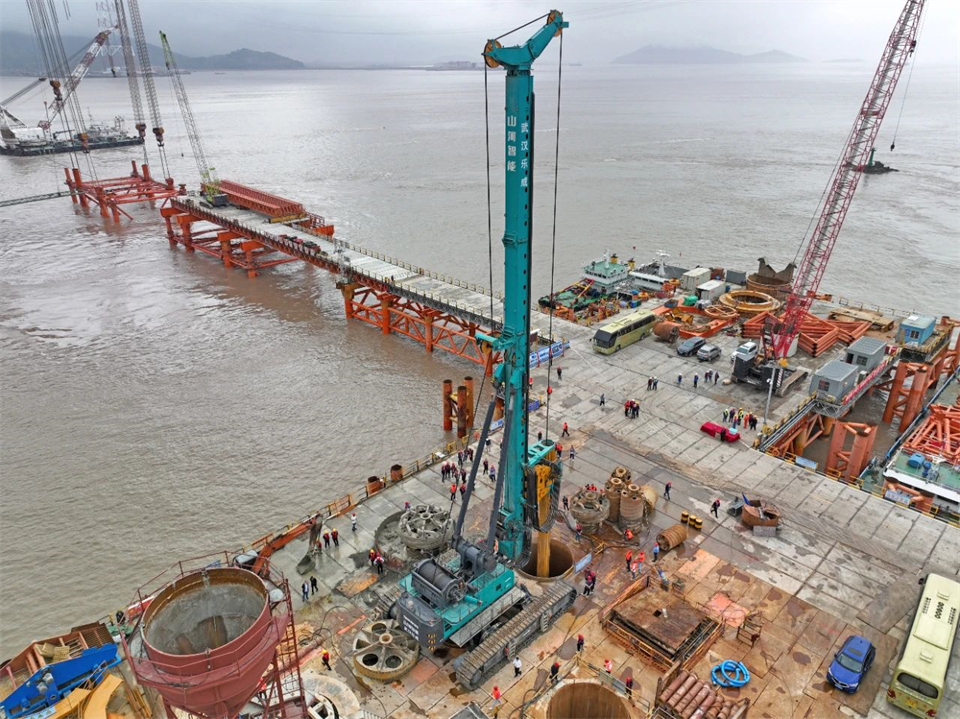 两项单冠，，，，，，行业唯一！恒峰g22智能两款桩工产品同获制造业单项冠军