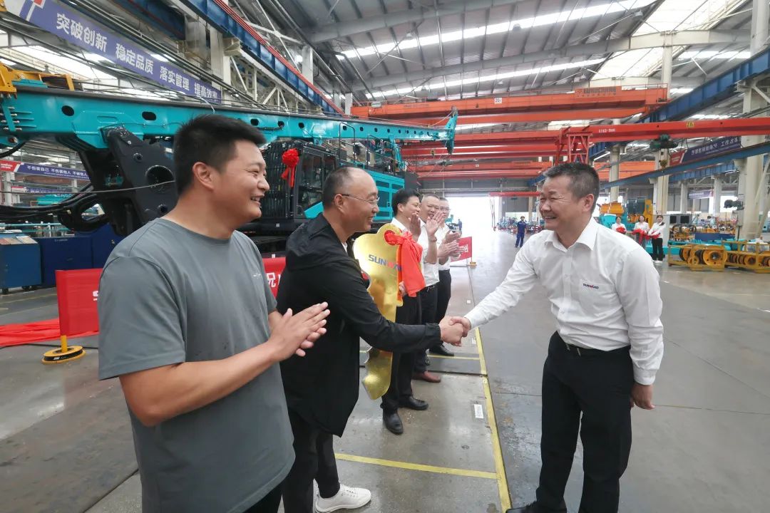 助力“双碳”、绿动未来！恒峰g22智能增程式电动旋挖钻机、液压混淆动力旋挖钻机齐交付