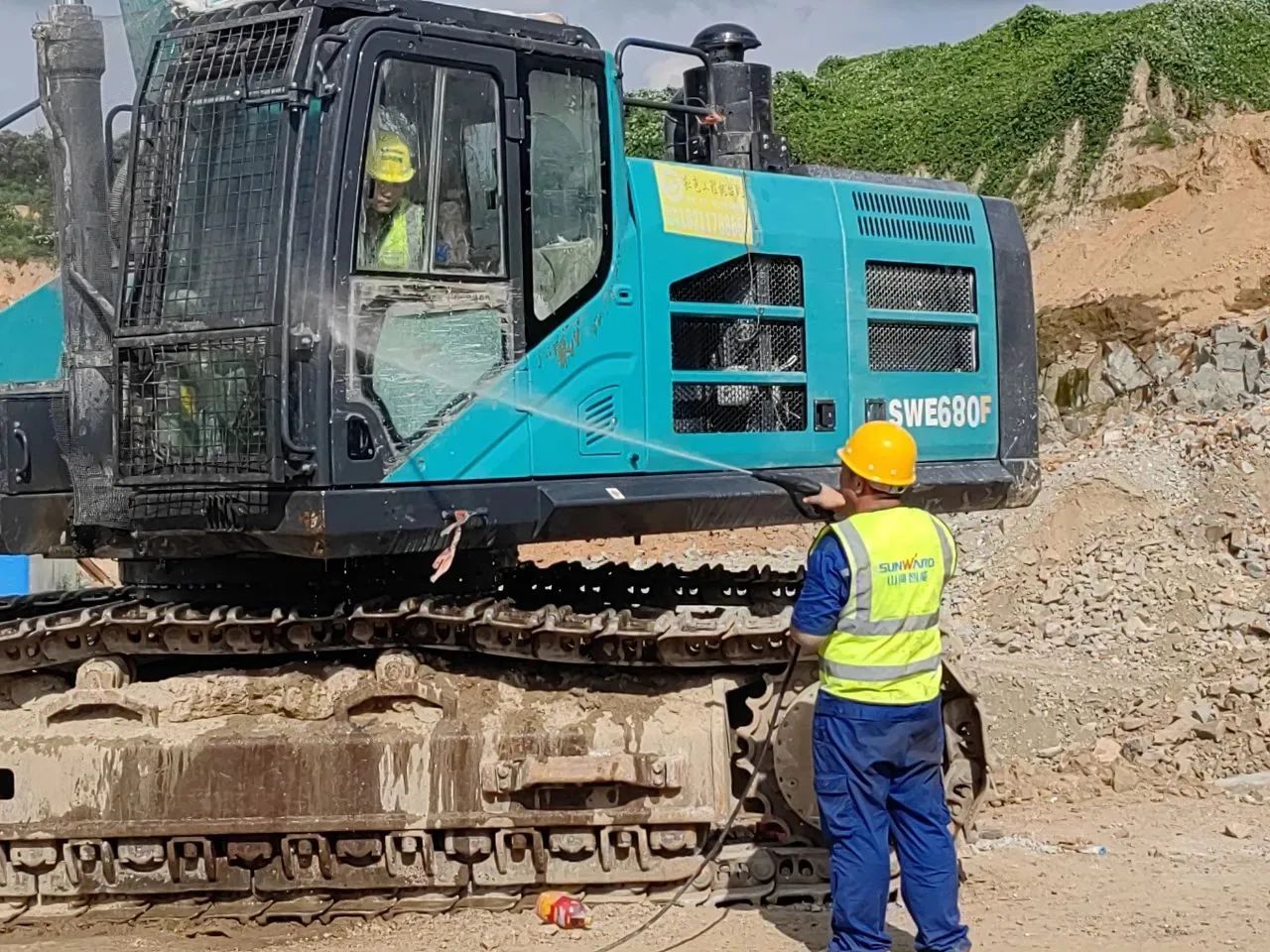 步履一直，，，，，，效劳不止！恒峰g22智能挖掘机效劳万里行火热举行中