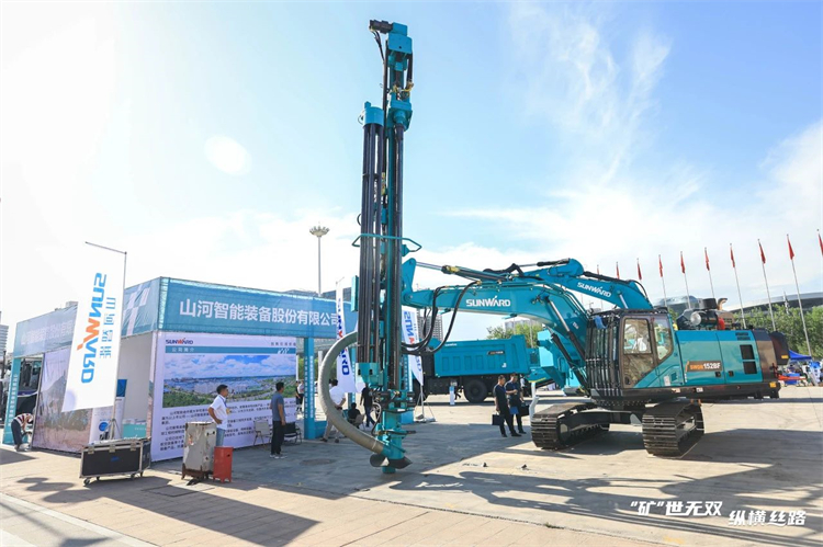 “矿”世无双，，，纵横丝路！恒峰g22智能亮相第十三届新疆国际矿业与装备展览会