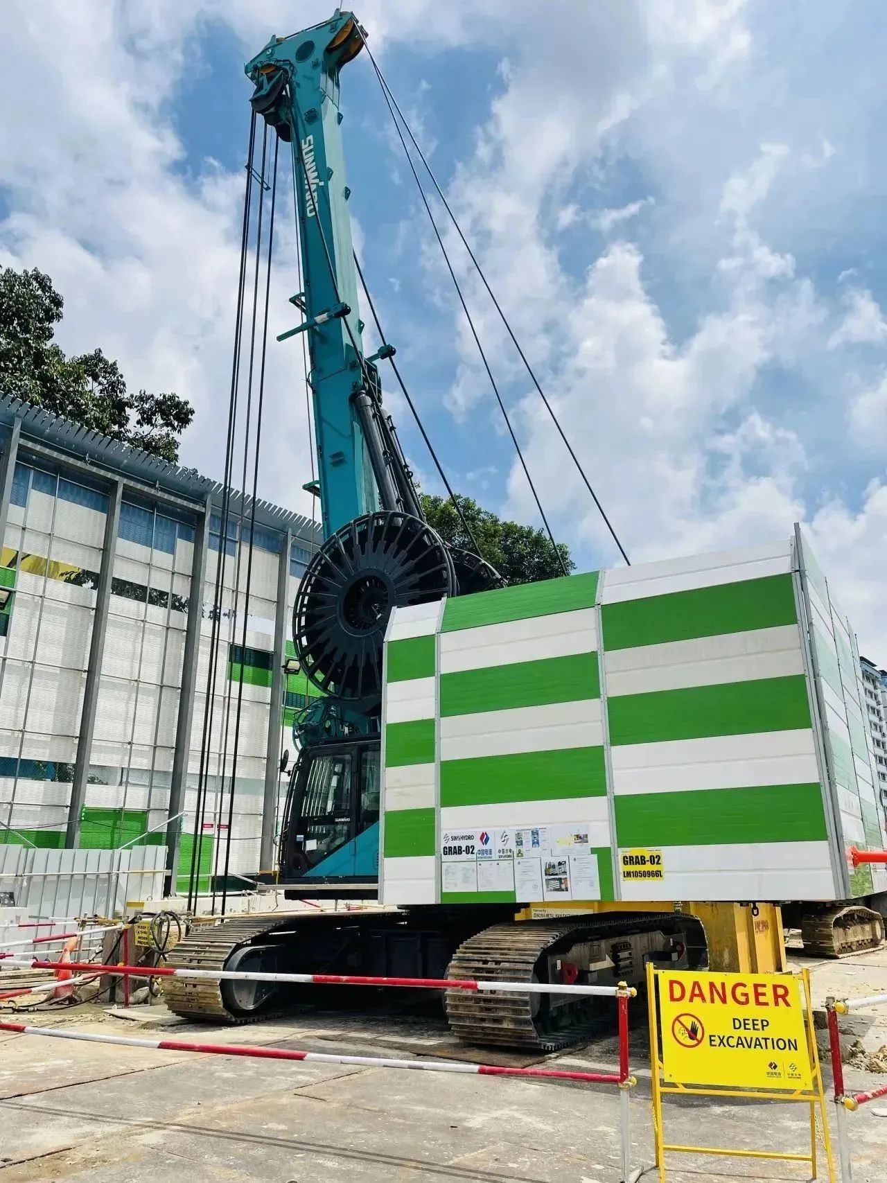 助力海内国际重大工程！恒峰g22智能液压抓斗实力“出圈”