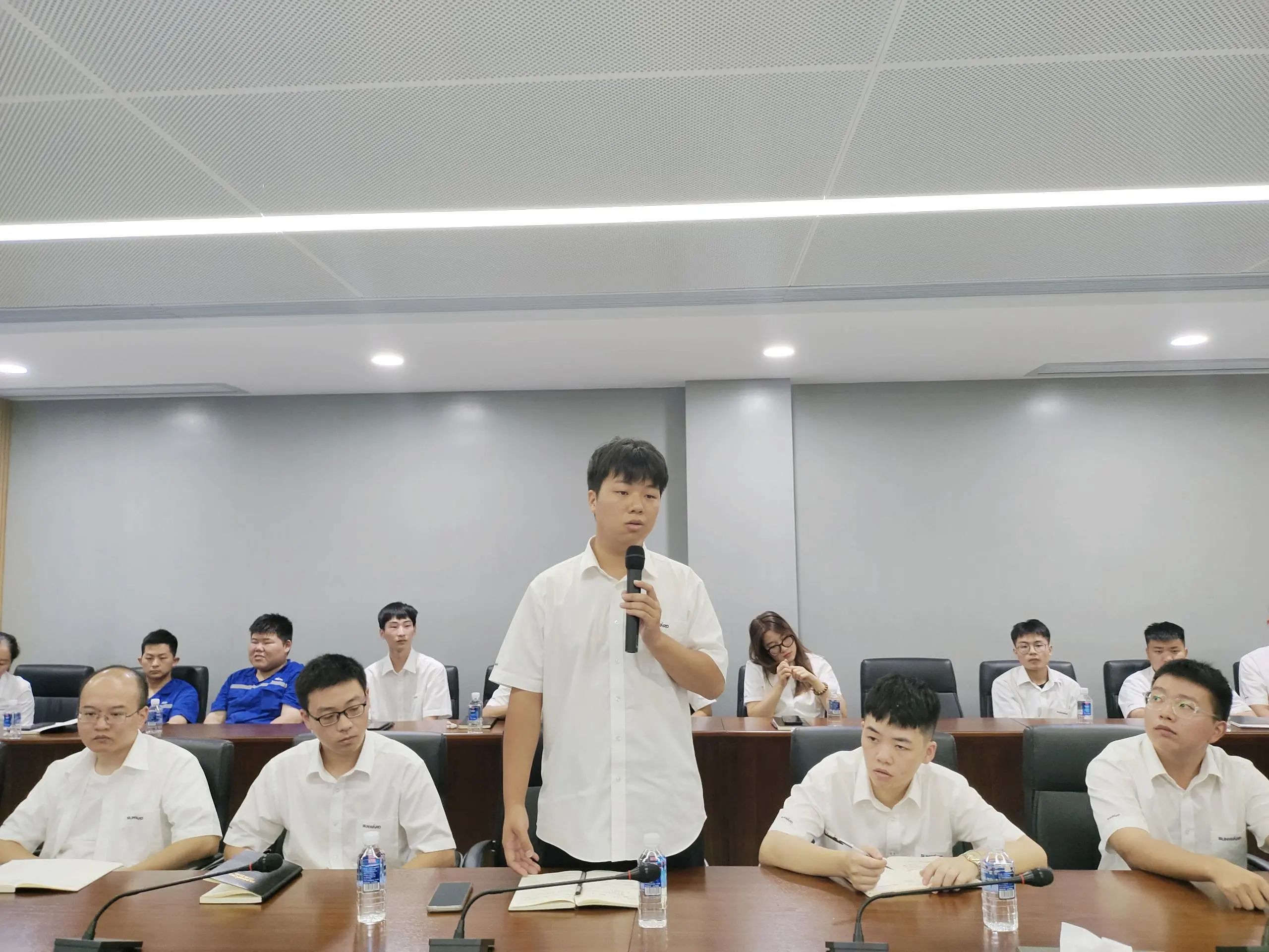 泛论心声，，，，，，共话未来！这场应届结业生员工座谈会，，，，，，很暖，，，，，，很知心！