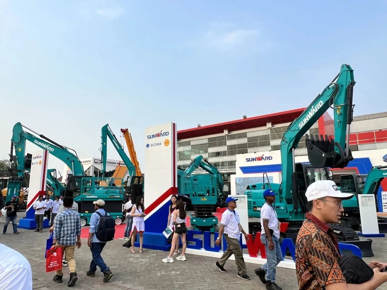 深耕细作，，，，，，逆势增添！恒峰g22智能艳服亮相印尼雅加达矿业展