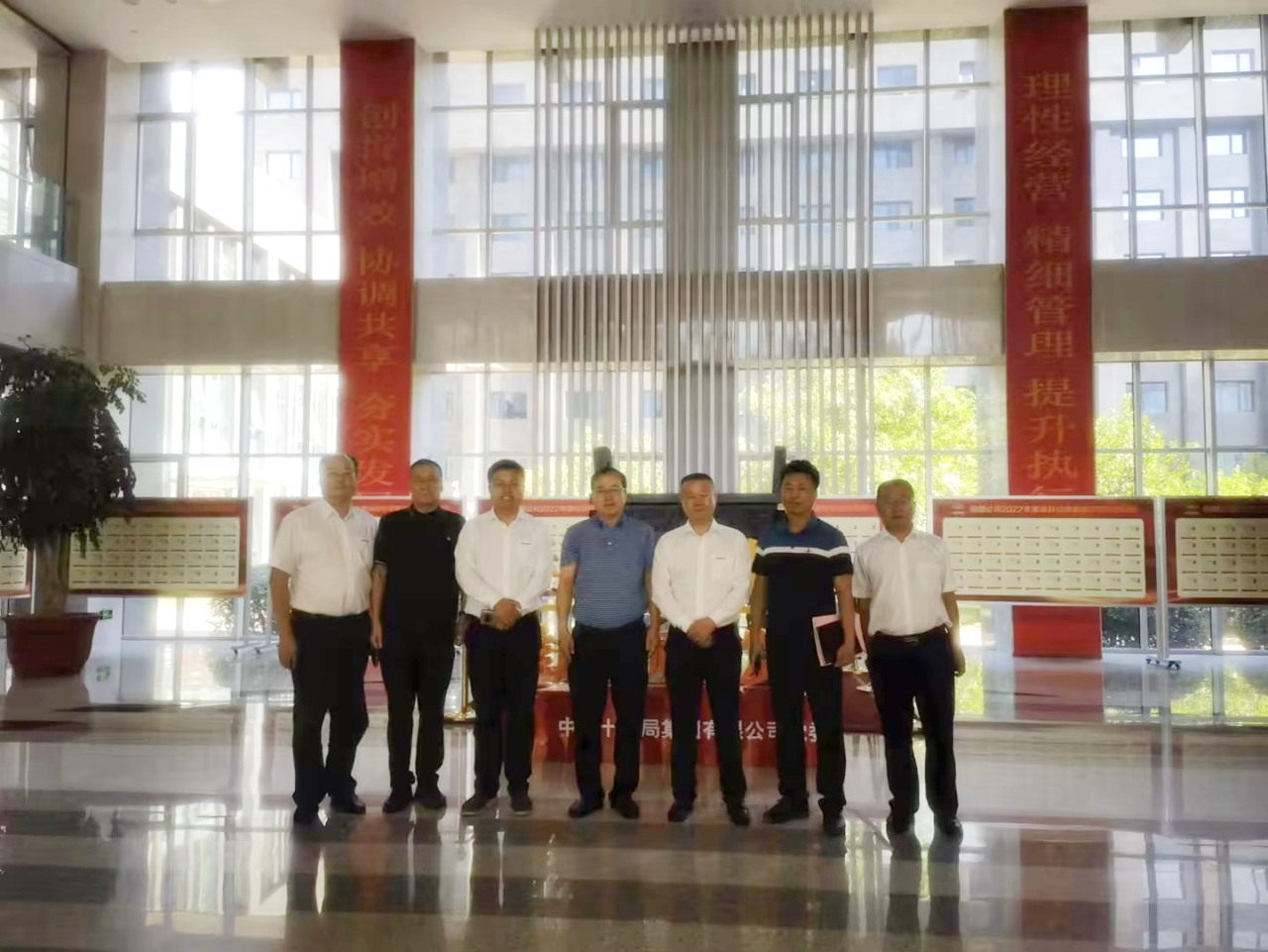 相助共赢！恒峰g22智能总司理夏志宏带队赴中铁十九局造访交流