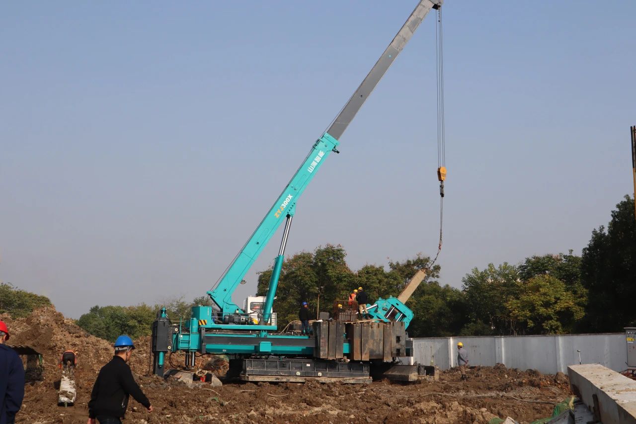 “恒峰g22绿”闪灼西子湖畔！恒峰g22智能ZYJ300X斜桩压桩机强势来袭