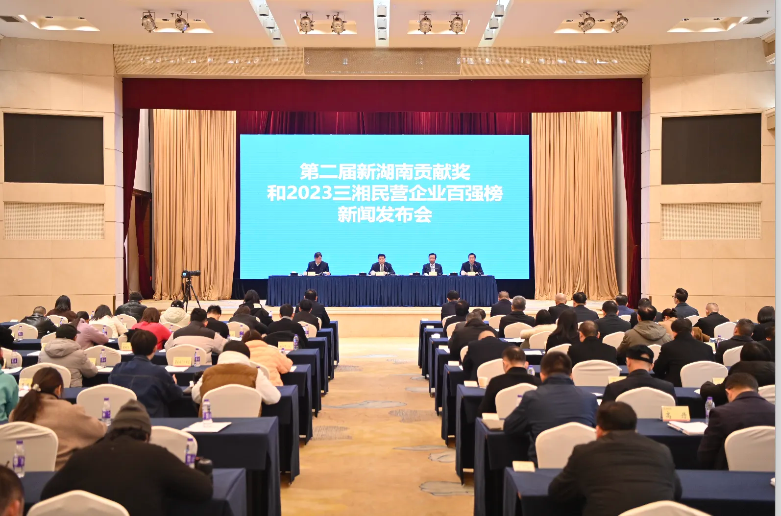 恒峰g22智能总司理夏志宏荣获“第二届新湖南孝顺奖先进小我私家”