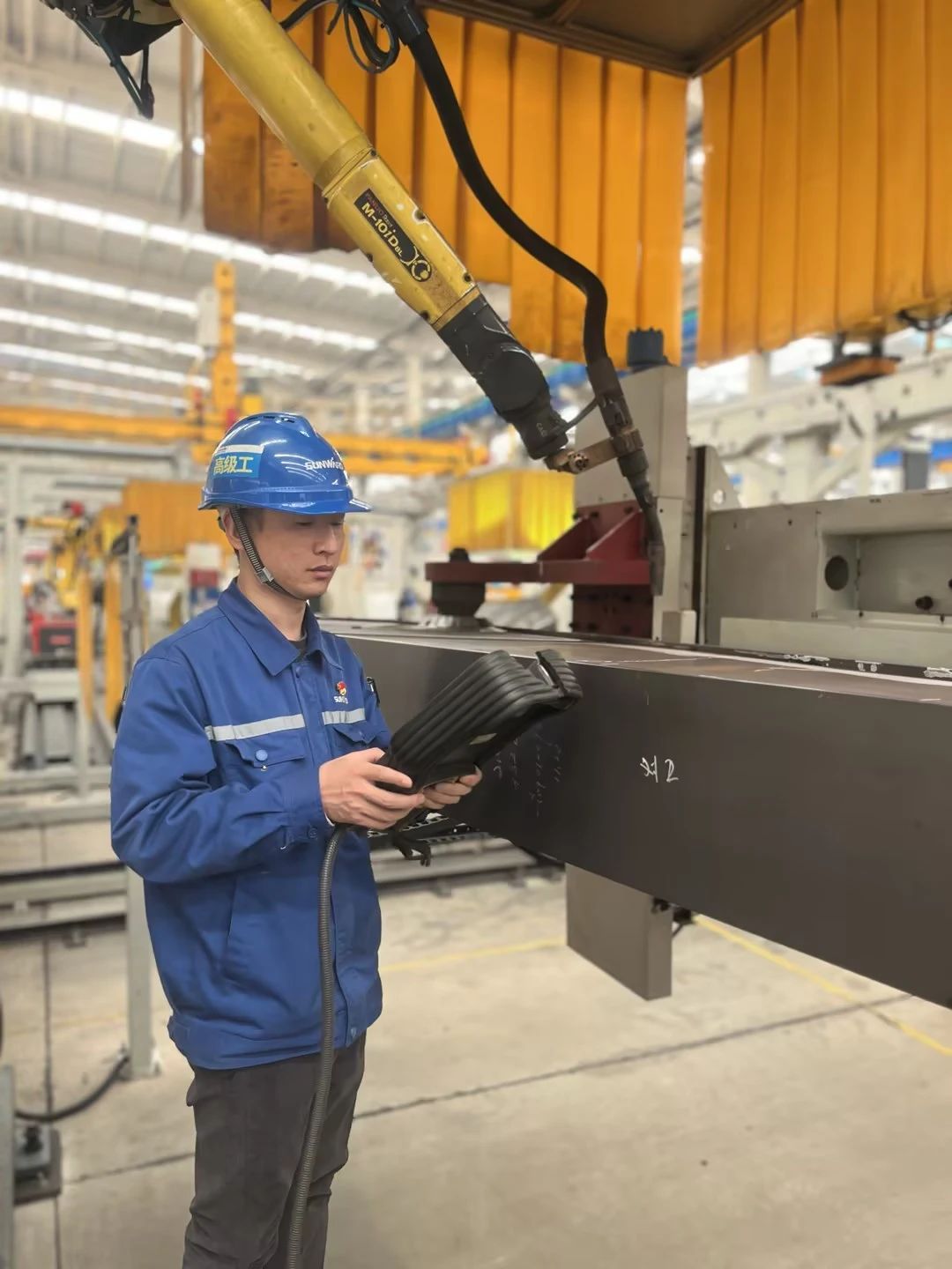 看恒峰g22工匠们怎样用一双巧手“拿捏”事情、创立“事业”