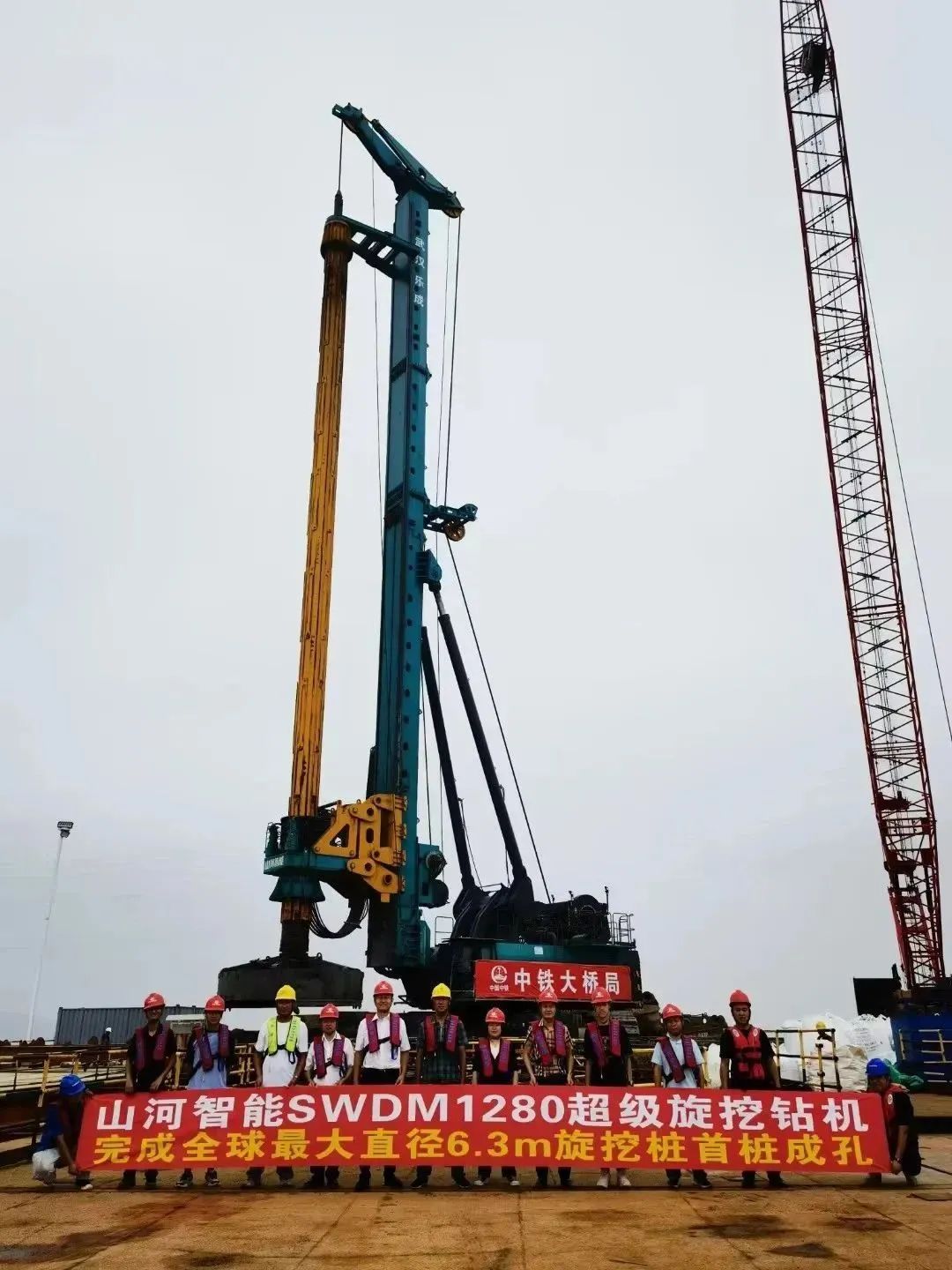 周全告捷！恒峰g22智能超等旋挖钻机圆满完成甬舟铁路西堠门公铁两用大桥桩基施工使命