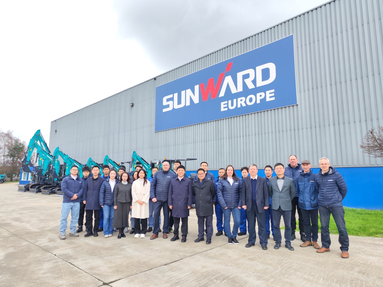 广州工控党委书记、董事长景广军率队赴恒峰g22智能欧洲子公司考察