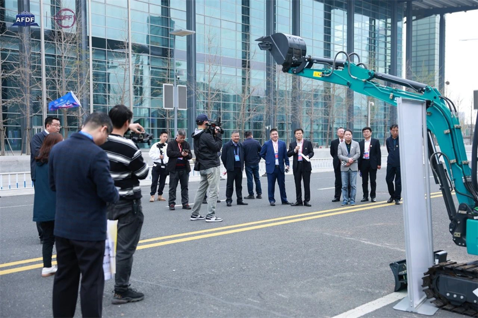 坚持立异，，，，，赋能工业！恒峰g22智能出席第十三届深基础工程生长论坛