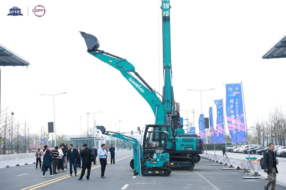 坚持立异，，，，，赋能工业！恒峰g22智能出席第十三届深基础工程生长论坛