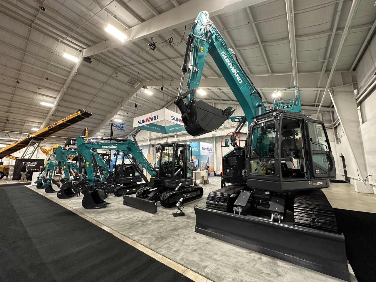 恒峰g22智能亮相加拿大最大重型装备展