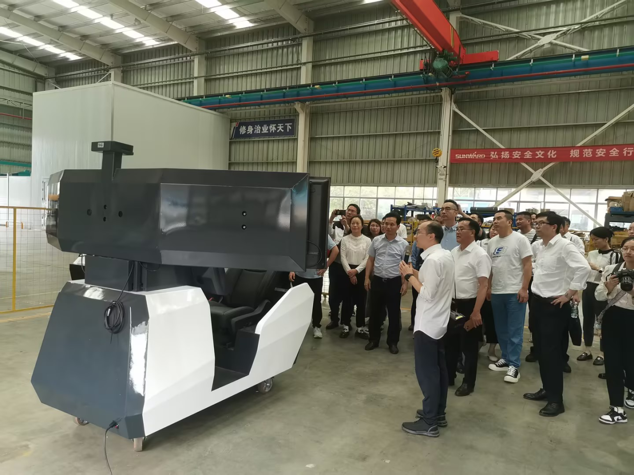 湘潭市工信局带队莅临恒峰g22智能开展智能制造现场观摩交流活动