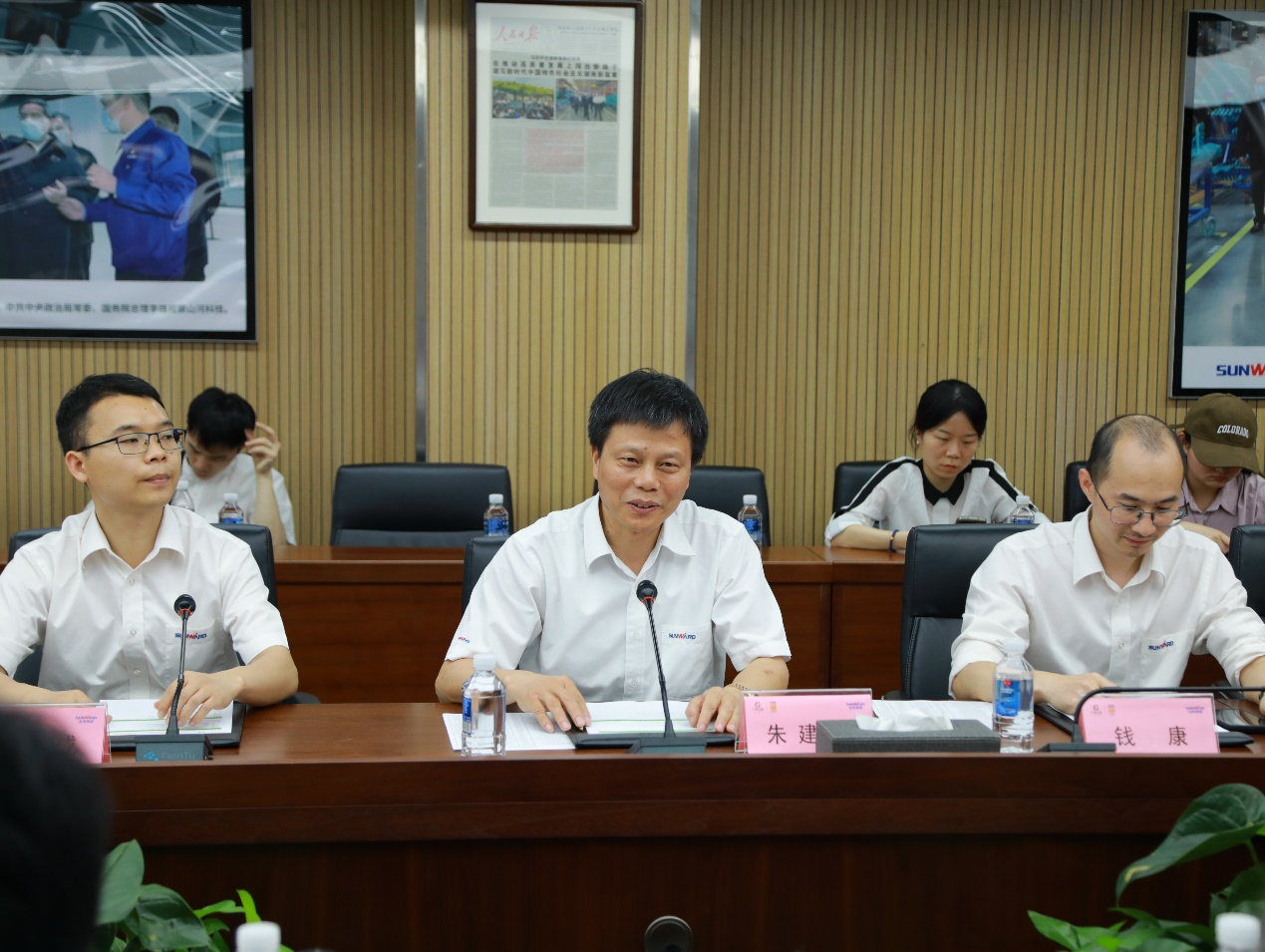 湘潭市工信局带队莅临恒峰g22智能开展智能制造现场观摩交流活动