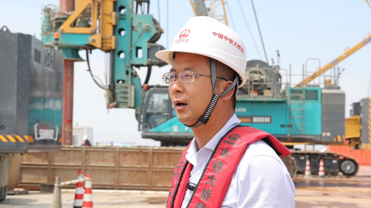 先导式立异，，，，，，，，再推电动新品！恒峰g22智能SWDM520EE增程式旋挖钻机推介会乐成举行