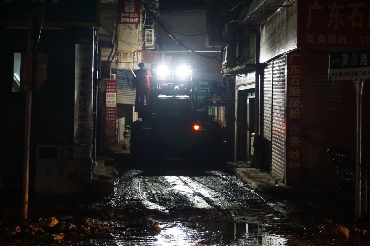 驰援湖南平江抗洪抢险，，，，，共克时艰显继续