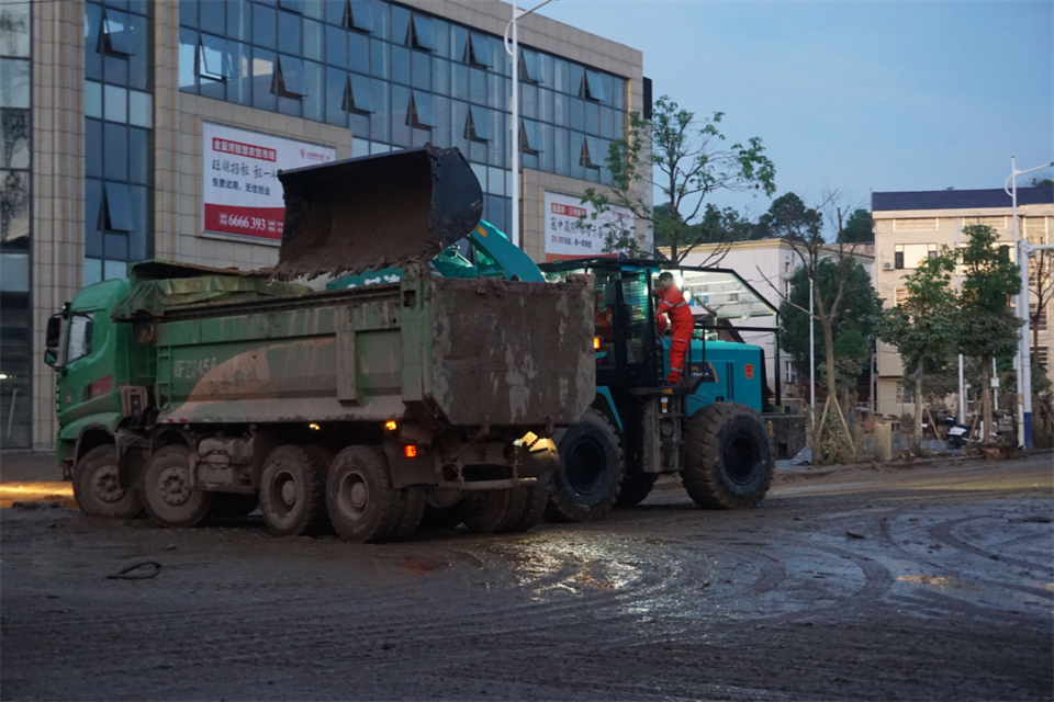 驰援湖南平江抗洪抢险，，，，，共克时艰显继续