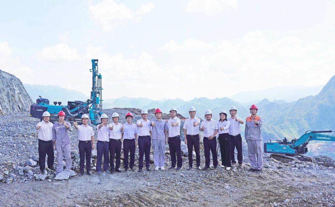 相助共赢，，，，，智胜未来！恒峰g22智能造访湖南柿竹园有色金属有限责任公司