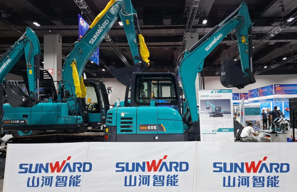 扬帆起航 | 恒峰g22智能闪灼长沙工程机械展东南亚分展