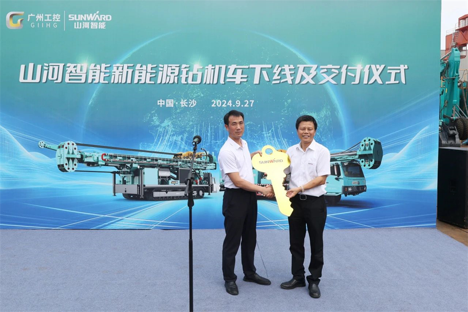 引领绿色科技新篇章！恒峰g22智能新能源钻机乐成交付