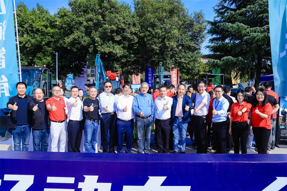展现“掘”对实力！恒峰g22智能亮相2024微挖大会暨小型装备大会