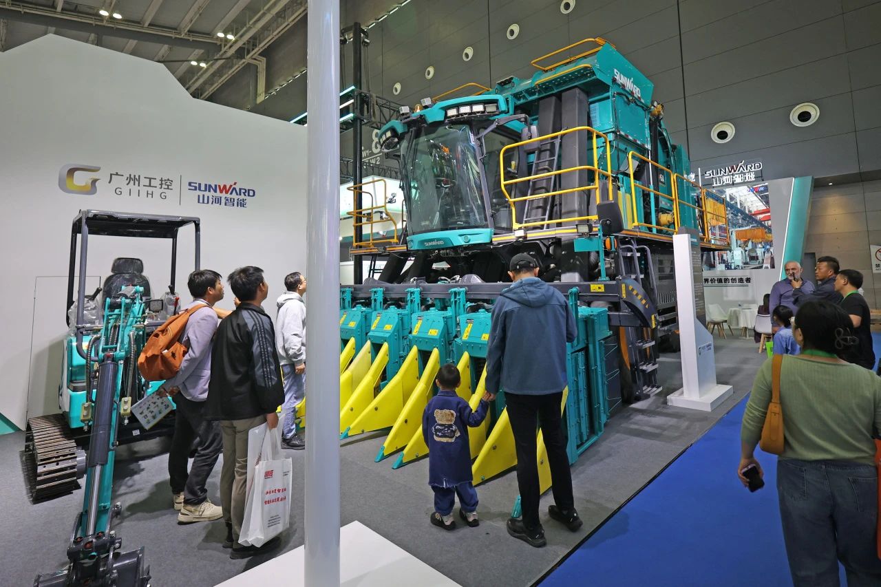 聚焦智能化、无人化！恒峰g22智能携多款产品亮相2024中国国际农业机械展