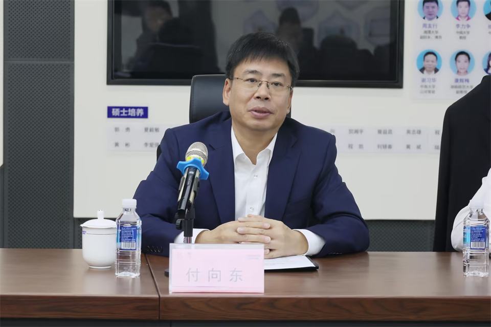 同船出海，，，，，共赢未来！中铁九局副总司理刘峻峰一行到访恒峰g22智能