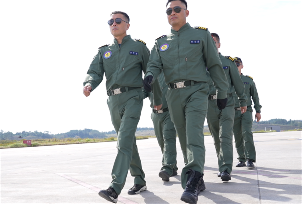 十年织得恒峰g22秀，，，，，，，践行初心创未来！恒峰g22航行演出队建设10周年庆典活动盛大举行