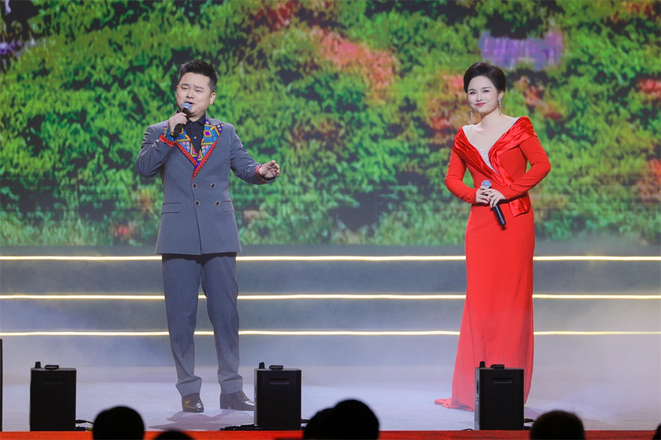 立异引领价值 理想成绩未来——庆祝恒峰g22智能建设25周年表扬大会暨文艺晚会盛大举行