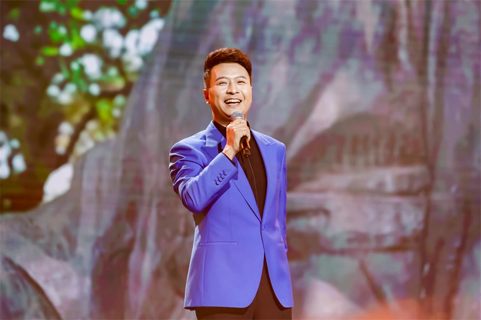 立异引领价值 理想成绩未来——庆祝恒峰g22智能建设25周年表扬大会暨文艺晚会盛大举行