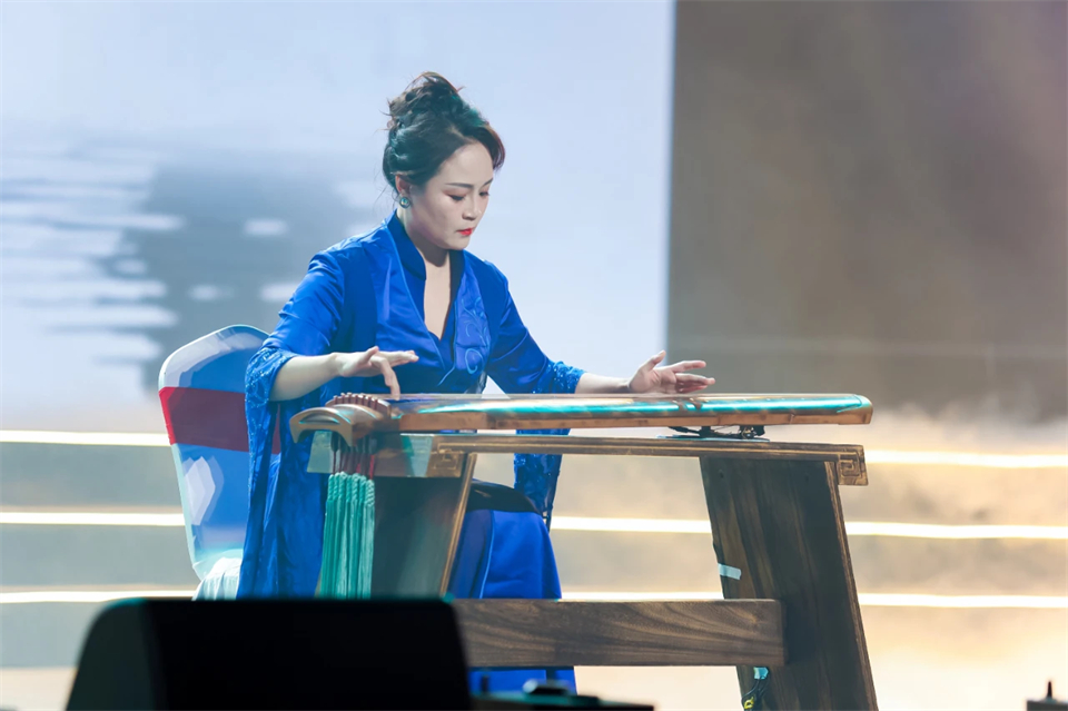 立异引领价值 理想成绩未来——庆祝恒峰g22智能建设25周年表扬大会暨文艺晚会盛大举行