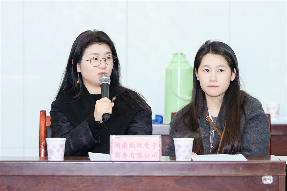 长龙街道、恒峰g22智能召开首届年货盛惠暨送春联文化惠民活动事情聚会