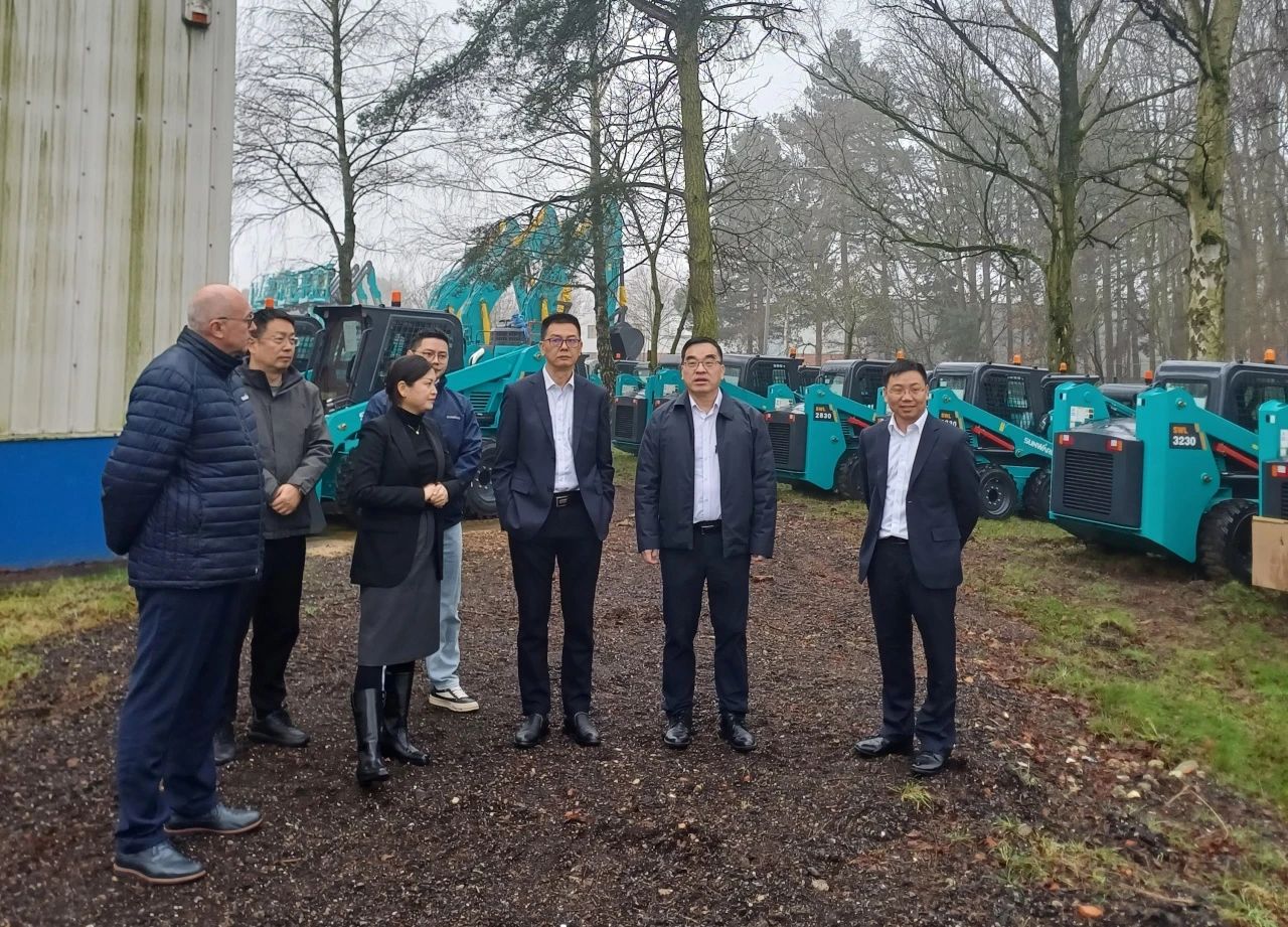 广州工控集团总司理王福铸率队考察恒峰g22智能欧洲子公司