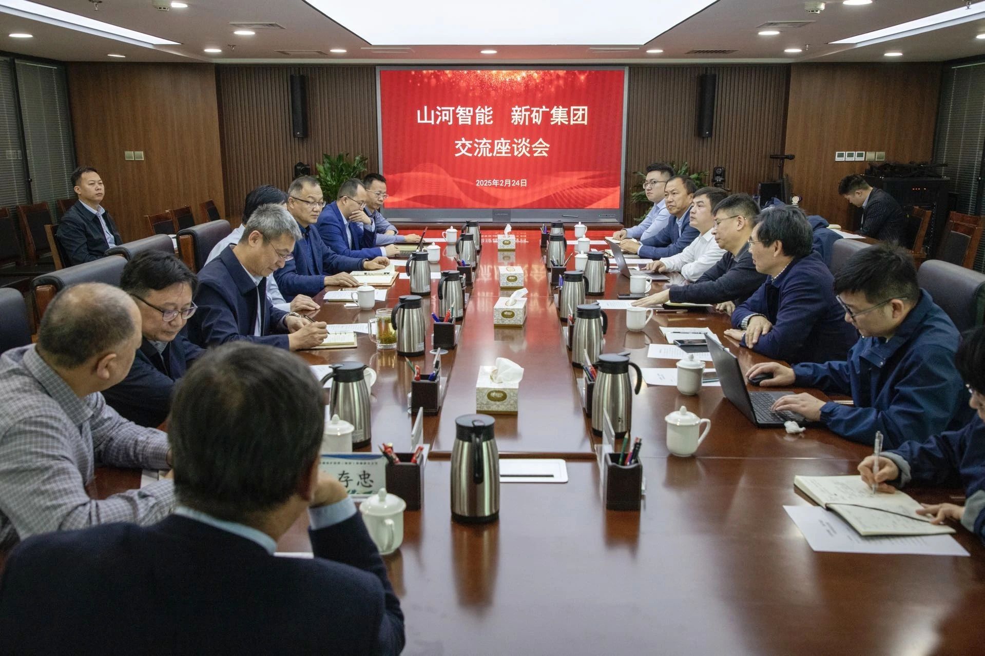 共筑智慧矿山，，，，，恒峰g22智能董事长付向东率队赴新疆造访新矿集团、八钢矿业