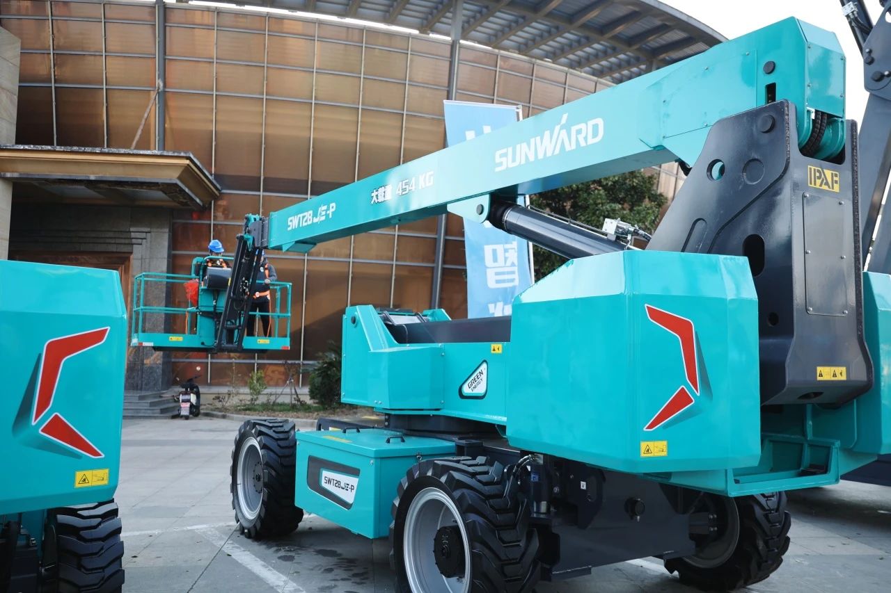 登“高”向“新”，，，，恒峰g22智能亮相第九届天下高空作业平台租赁大会