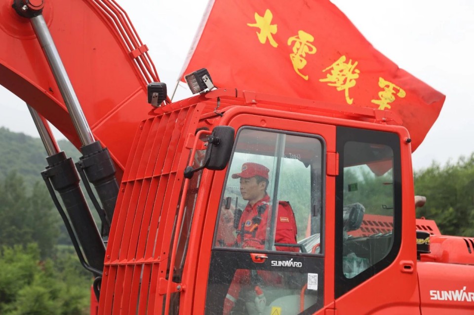 硬核破解“最后一公里”难题，，，恒峰g22智能应抢救援装备助力“应急使命·2025”演习！