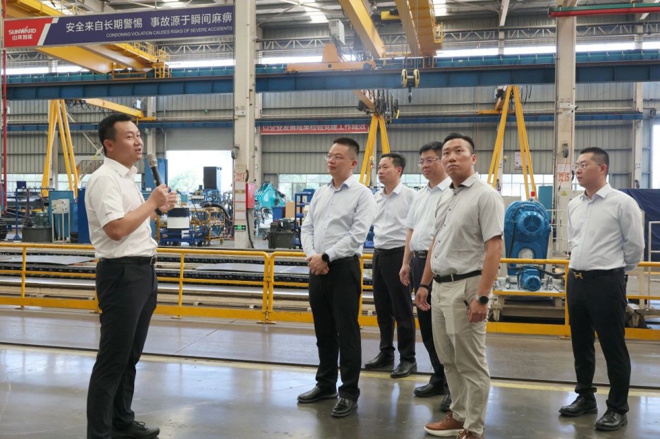 共商相助，，，，，，，建华控股有限公司董事长汪贵华到访恒峰g22智能