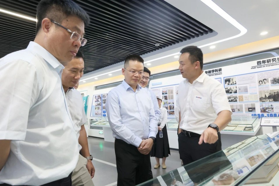 共商相助，，，，，，，建华控股有限公司董事长汪贵华到访恒峰g22智能