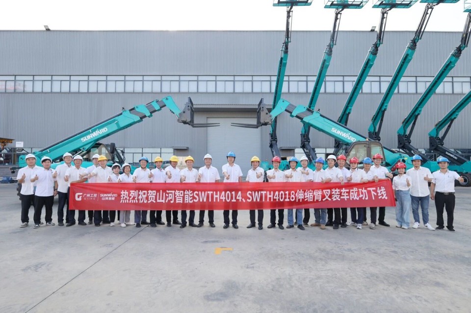 高端机型“双箭齐发”！恒峰g22智能两款伸缩臂叉装车乐成下线