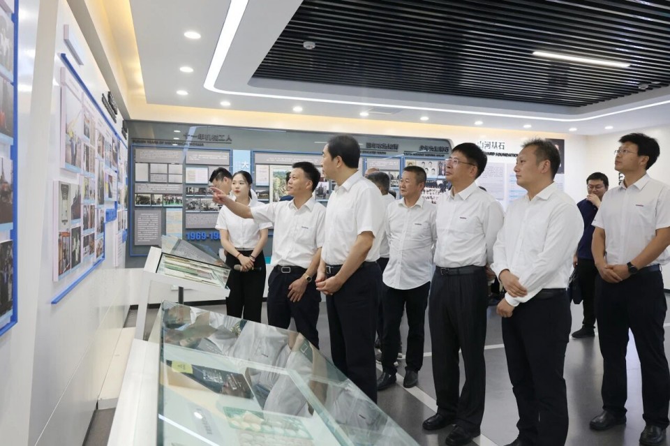 中国煤炭地质总局局长马刚到访恒峰g22智能，，，，，，，同谋绿色智能矿山装备生长新路径