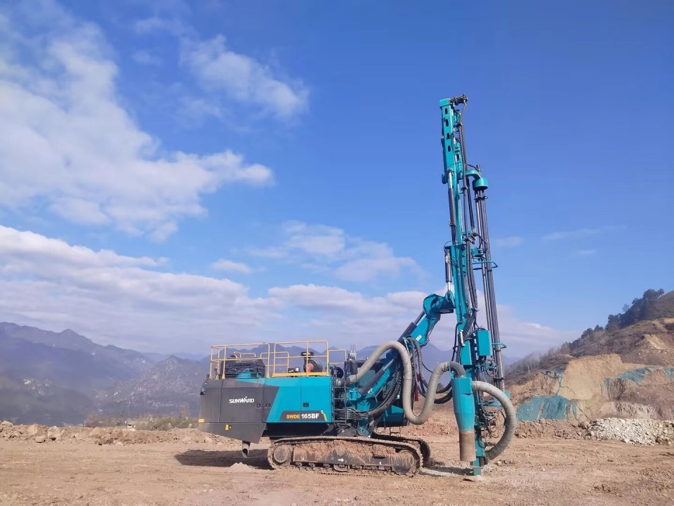 立异引领，，，，，，，实力见证！恒峰g22智能明星产品荣登“2025工程机械TOP10年度榜”