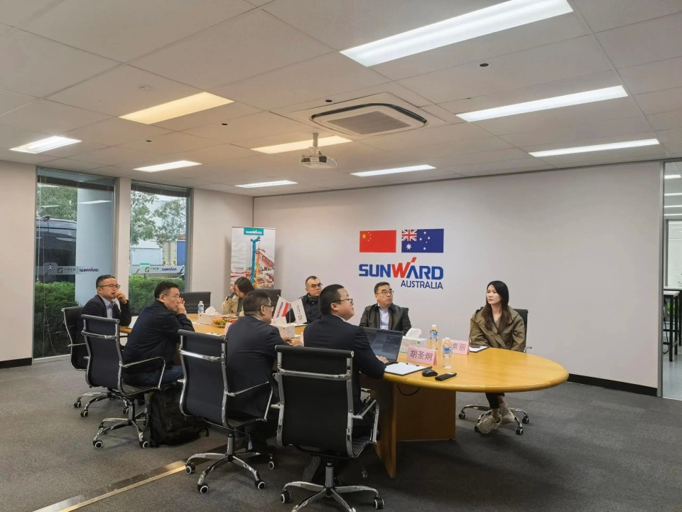 广州工控集团总司理王福铸率队考察恒峰g22智能澳大利亚子公司